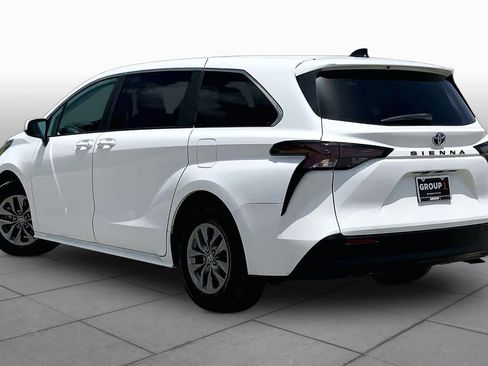 Used 2023 Toyota Sienna LE FWD image 12