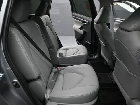 Used 2026 Toyota Highlander Limited image 16