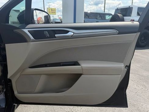Used 2019 Ford Fusion SE FWD image 31