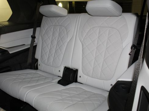 New 2026 BMW X7 xDrive40i w/ Premium Package image 24