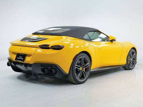 Used 2025 Ferrari Roma Spider RWD image 10