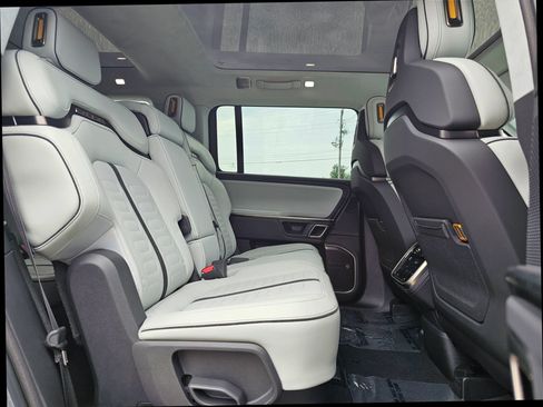 Used 2024 Rivian R1S Adventure AWD/4WD image 27