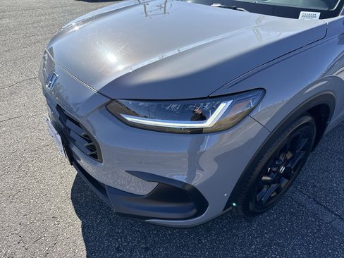 Used 2025 Honda HR-V Sport image 6