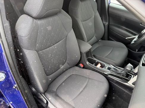 Used 2025 Toyota Corolla Cross LE image 10