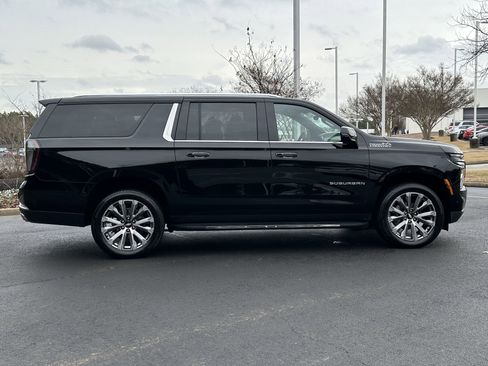 Used 2025 Chevrolet Suburban High Country w/ Sun And Tow Package image 11