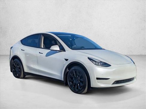 Used 2021 Tesla Model Y Long Range image 3