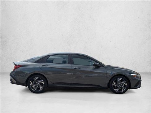 Used 2025 Hyundai Elantra Sport FWD image 4