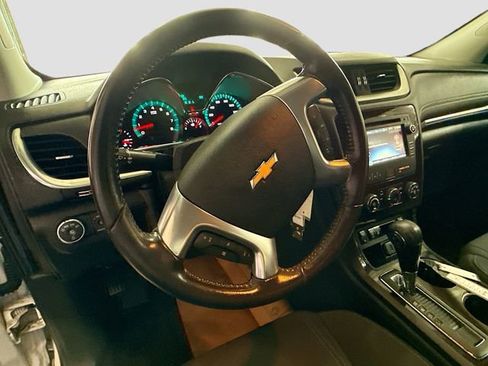 Used 2017 Chevrolet Traverse LT w/ Style and Technology Package image 12