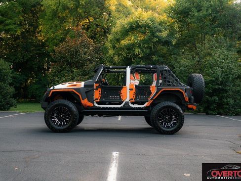 Used 2018 Jeep Wrangler Unlimited Sport S AWD/4WD image 3