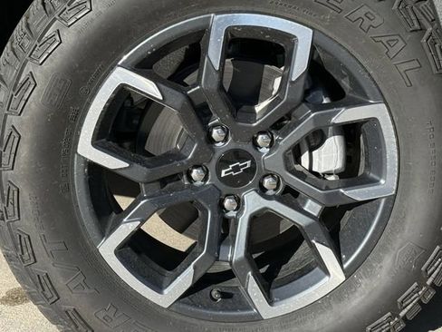 New 2026 Chevrolet Equinox ACTIV w/ Convenience Package III image 9