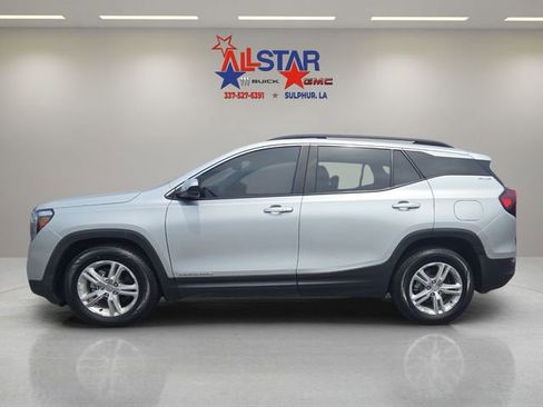 Used 2022 GMC Terrain SLE w/ Driver Convenience Package image 4