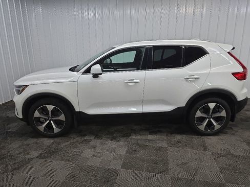 Used 2023 Volvo XC40 B5 Plus w/ Protection Package Premier AWD/4WD image 5
