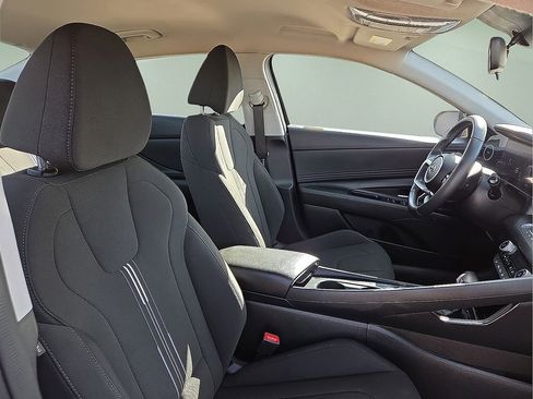 Used 2023 Hyundai Elantra SEL w/ Convenience Package image 14