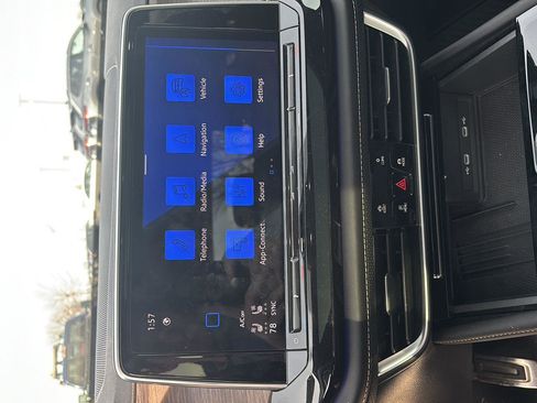 Used 2025 Volkswagen Atlas SEL Premium R-Line image 13