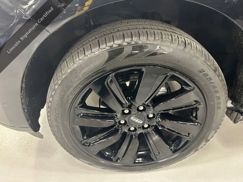 Certified 2022 Lincoln Navigator Reserve w/ Monochromatic Package image 8