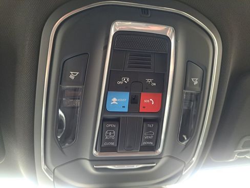 New 2025 Jeep Grand Cherokee Laredo X image 12