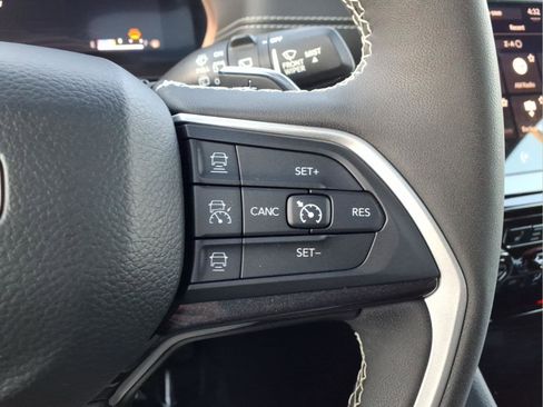 Used 2023 Jeep Grand Cherokee L Altitude image 18