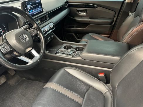 Used 2025 Honda Pilot EX-L image 9