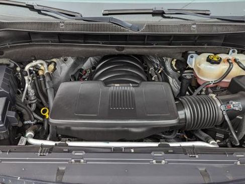 Used 2023 Chevrolet Suburban Premier image 32