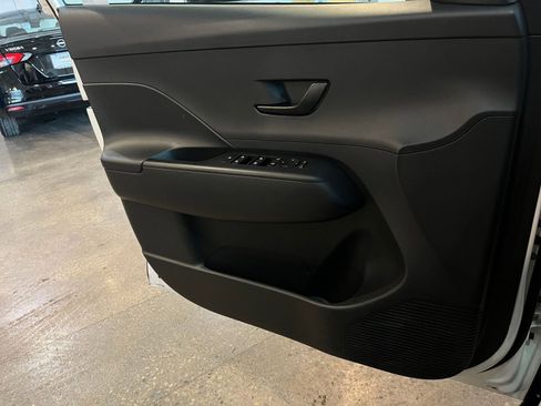 Used 2025 Hyundai Kona SEL image 18