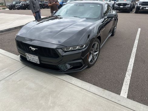 Used 2024 Ford Mustang Coupe RWD image 4