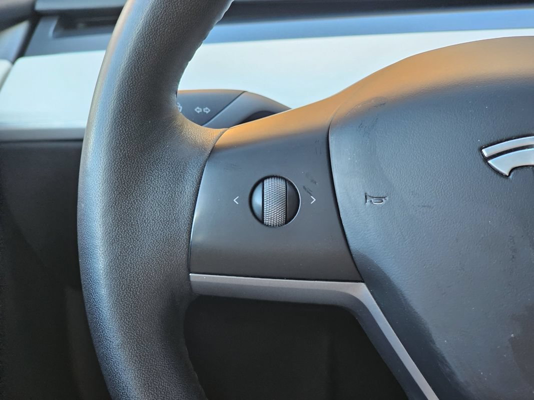 Used 2025 Tesla Model Y Long Range AWD/4WD image 24