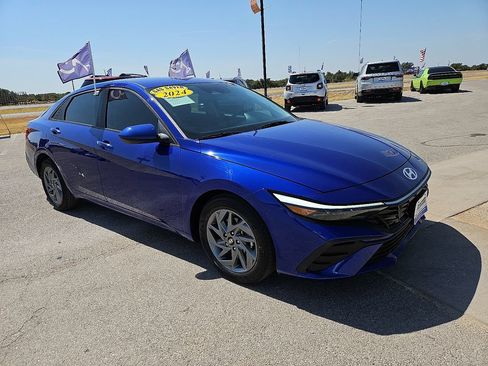 Used 2024 Hyundai Elantra SEL FWD image 10