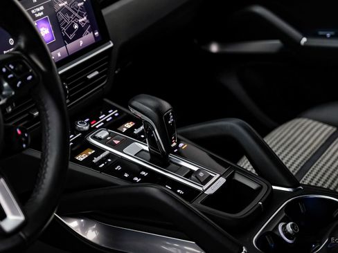 Used 2022 Porsche Cayenne Turbo image 56