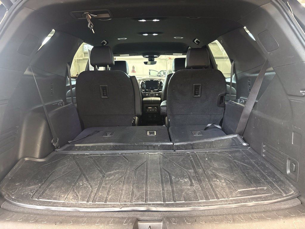 Used 2023 Chevrolet Traverse LT w/ LT Premium Package AWD/4WD image 17