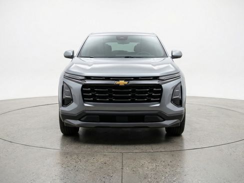 Used 2025 Chevrolet Equinox LT image 2
