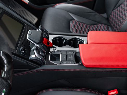 Used 2022 Lamborghini Urus image 37