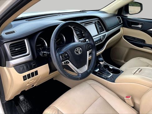 Used 2015 Toyota Highlander XLE FWD image 17