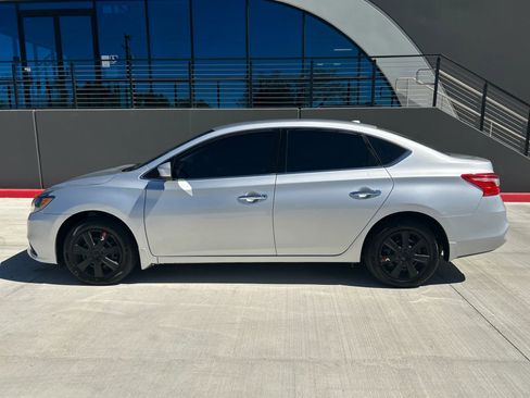 Used 2016 Nissan Sentra SV image 2