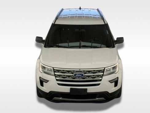 Used 2018 Ford Explorer XLT FWD image 5