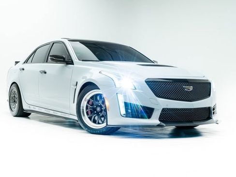 Used 2018 Cadillac CTS V w/ Carbon Fiber Package image 5