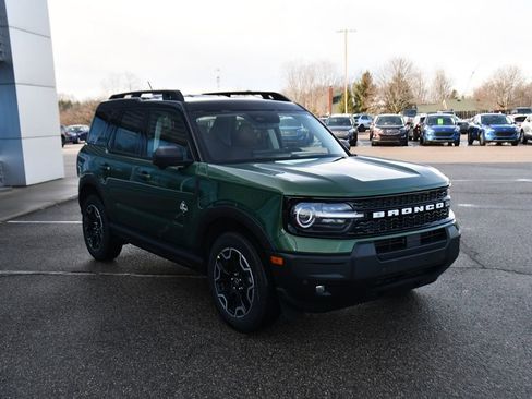 Used 2025 Ford Bronco Sport Outer Banks AWD/4WD image 9