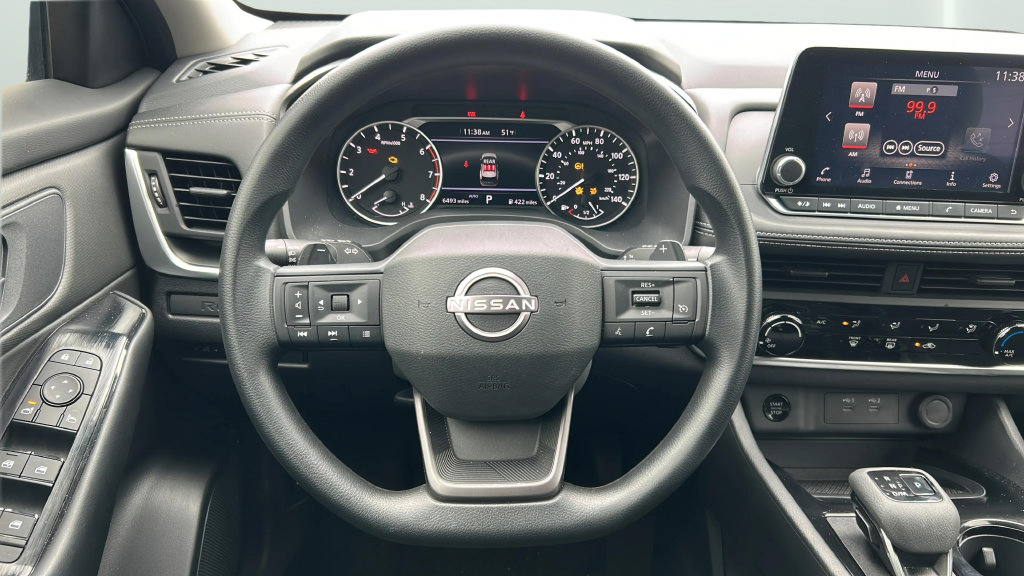 Used 2025 Nissan Rogue S AWD/4WD image 24