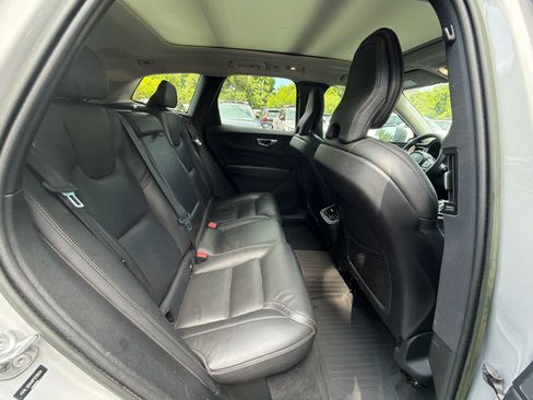 Certified 2023 Volvo XC60 B5 Ultimate w/ Climate Package FWD image 18