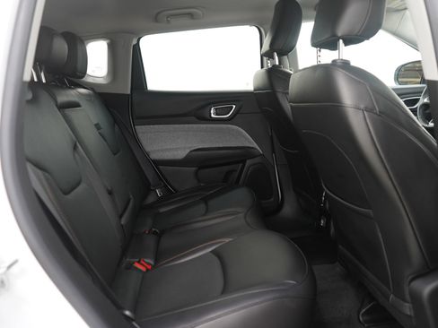 Used 2022 Jeep Compass Latitude image 11