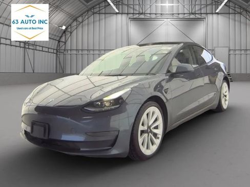 Used 2022 Tesla Model 3 Standard Range RWD image 1
