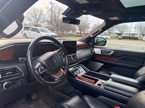 Used 2018 Lincoln Navigator L Reserve w/ Technology Package image 19