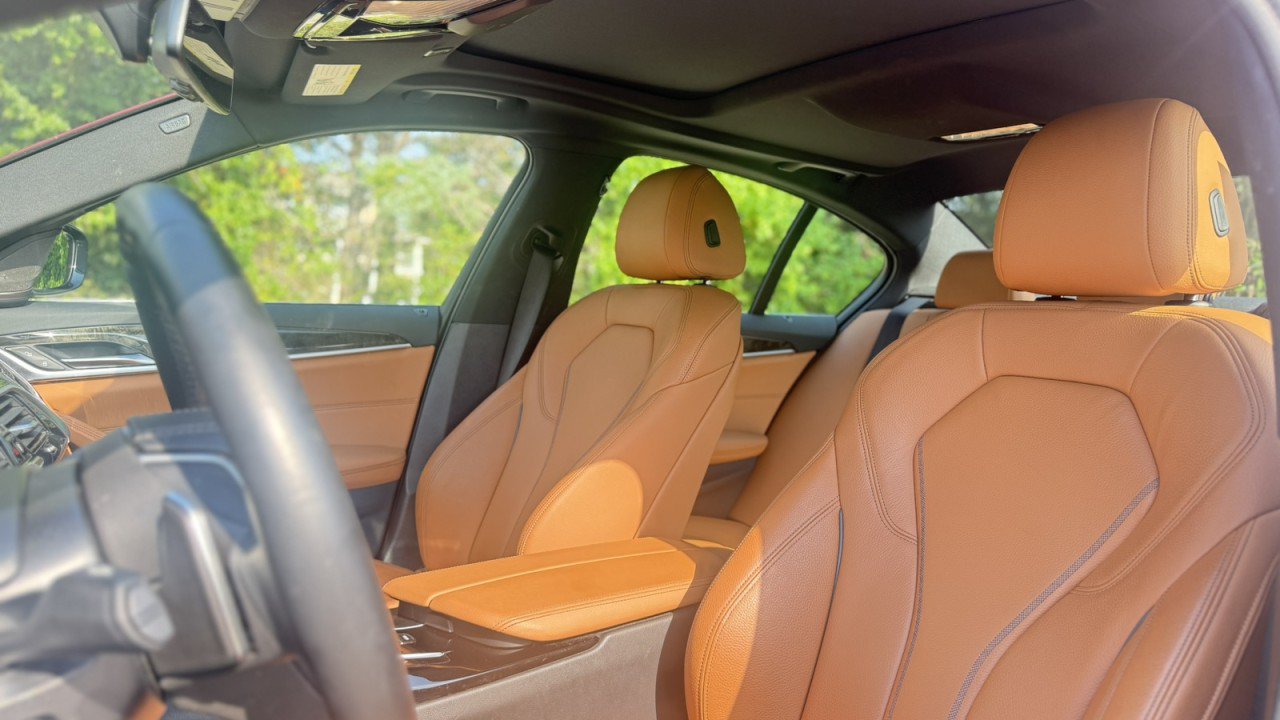 Used 2023 BMW 540i w/ Premium Package RWD image 11