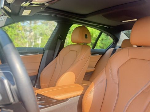 Used 2023 BMW 540i w/ Premium Package RWD image 11