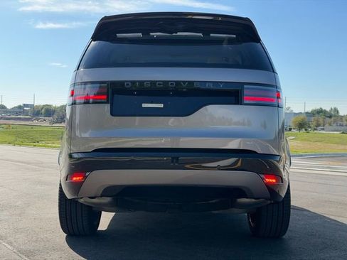 Used 2025 Land Rover Discovery Dynamic SE image 8