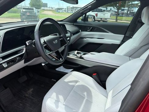 Used 2024 Cadillac Lyriq Luxury w/ LPO, Floor Liner Package AWD/4WD image 7