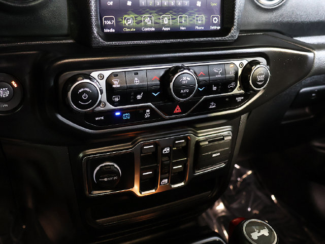 Used 2023 Jeep Wrangler Unlimited Sahara w/ Cold Weather Group AWD/4WD image 23