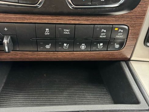 Used 2015 RAM 1500 Laramie w/ Convenience Group image 24