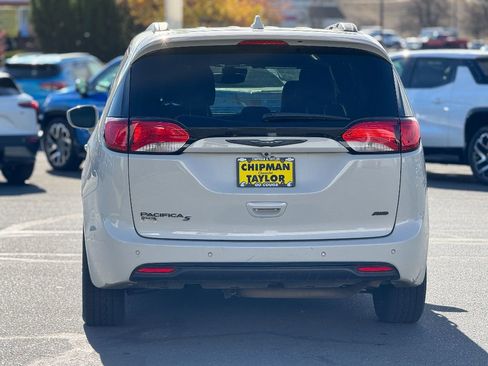 Used 2020 Chrysler Pacifica Touring-L w/ Advanced Safetytec Group image 13