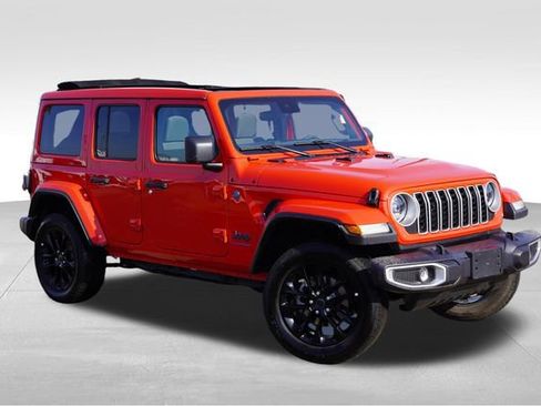 Certified 2025 Jeep Wrangler Unlimited Sahara w/ Safety Group AWD/4WD image 2