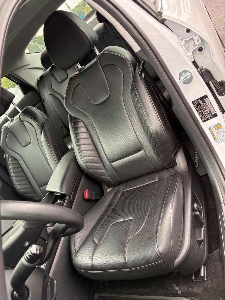 Certified 2025 Hyundai Elantra Limited FWD image 18